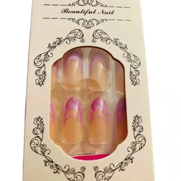 💜 3/25 Fashion Nails - Picture 1 of 1